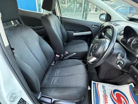 2015 Mazda Demio - photo 10