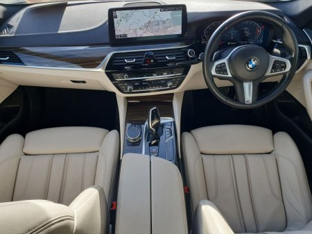2022 BMW 5-Series - photo 4