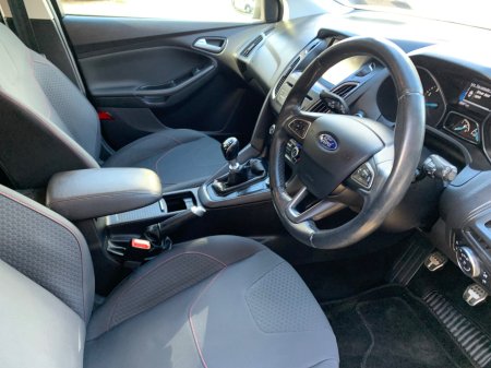 2016 Ford Focus - photo 17