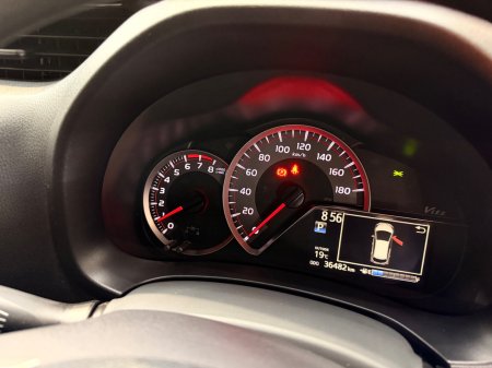 2014 Toyota Vitz - photo 12