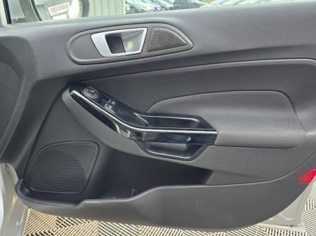 2016 Ford Fiesta - photo 18