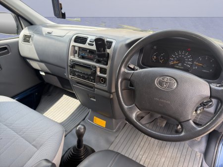 2008 Toyota HiAce - photo 12
