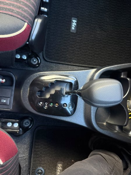 2017 Toyota Vitz - photo 5