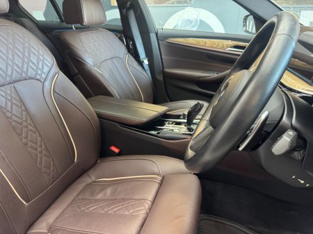 2021 BMW 5-Series - photo 16