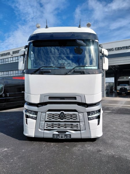 2024 Renault T-High - photo 2