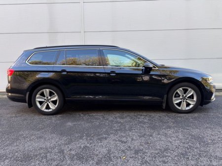 2021 Volkswagen Passat - photo 2