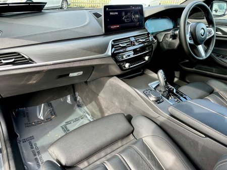 2023 BMW 5-Series - photo 17