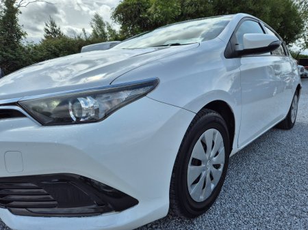 2017 Toyota Auris - photo 2