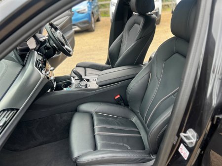 2022 BMW 5-Series - photo 13