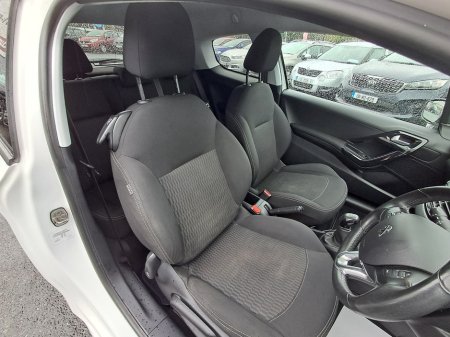 2017 Peugeot 208 - photo 8