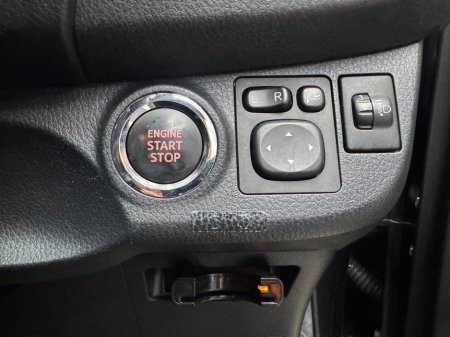 2019 Toyota Vitz - photo 11