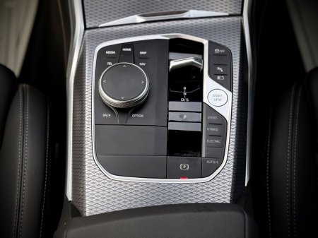 2025 BMW 3-Series - photo 17
