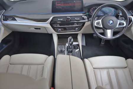 2023 BMW 5-Series - photo 14
