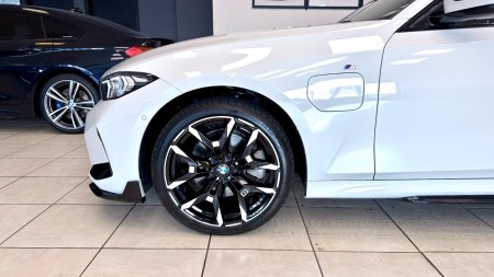 2025 BMW 3-Series - photo 6