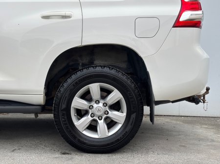 2017 Toyota Land Cruiser - photo 3