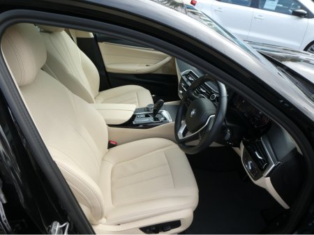 2023 BMW 5-Series - photo 10