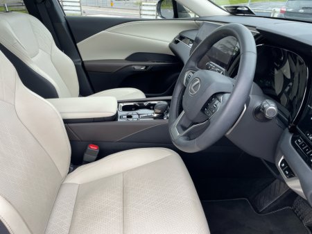 2025 Lexus RX450H+ - photo 6