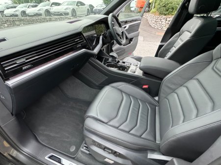 2024 Volkswagen Touareg - photo 12