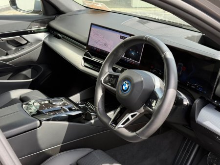 2024 BMW 5-Series - photo 6