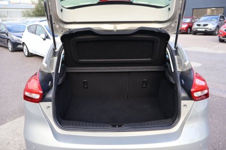 2016 Ford Focus - photo 22