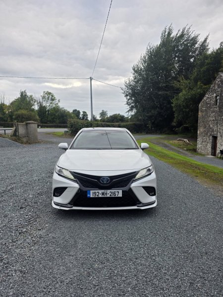 2019 Toyota Camry - photo 2