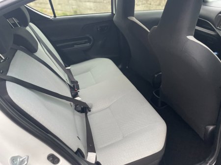 2017 Toyota Aqua - photo 10