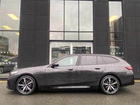 2025 BMW 5-Series - photo 7