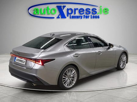 2021 Lexus IS - photo 5