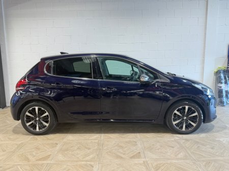 2018 Peugeot 208 - photo 2