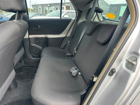 2011 Toyota Yaris - photo 14