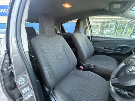 2017 Toyota Vitz - photo 3