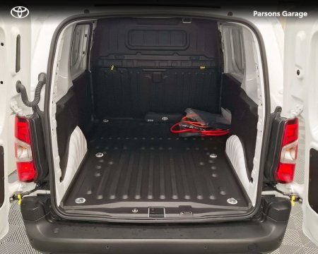 2025 Toyota Proace City - photo 12