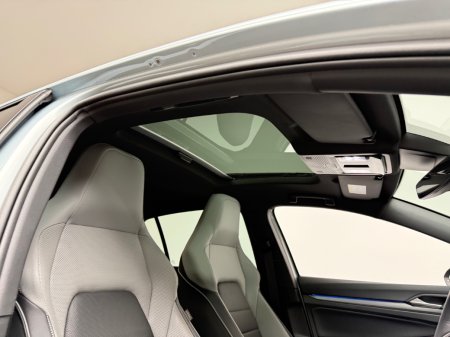 2025 Volkswagen Golf - photo 13