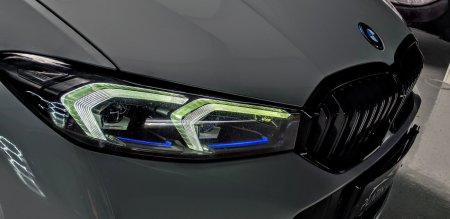 2024 BMW 3-Series - photo 2