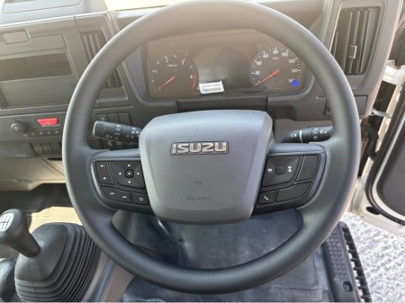 2027 Isuzu N-Series - photo 2