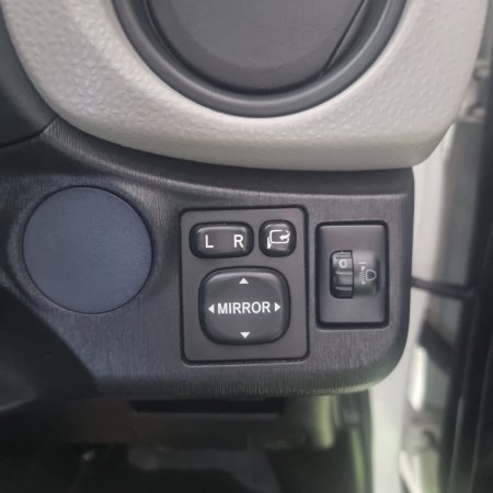 2014 Toyota Vitz - photo 12