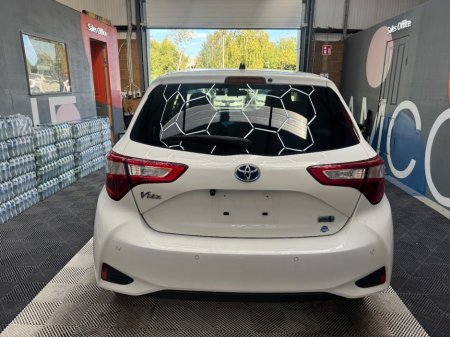 2019 Toyota Vitz - photo 4