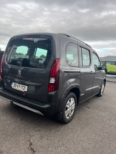 2020 Peugeot Rifter - photo 5