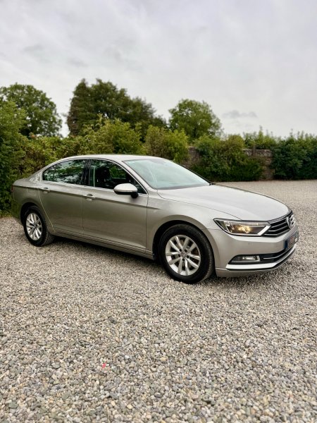 2015 Volkswagen Passat - photo 2