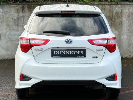 2017 Toyota Vitz - photo 7