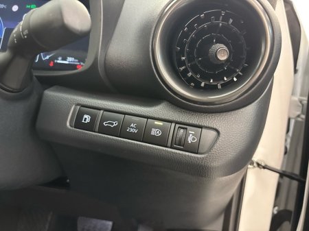 2025 Toyota C-HR - photo 13