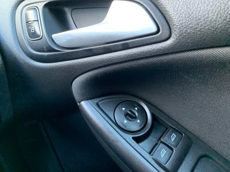 2016 Ford Focus - photo 25