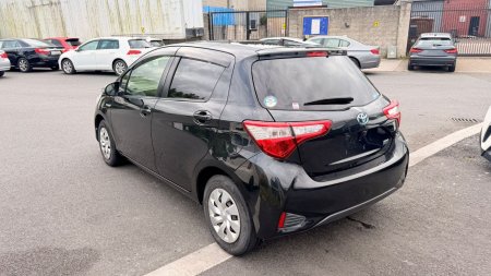2019 Toyota Vitz - photo 12