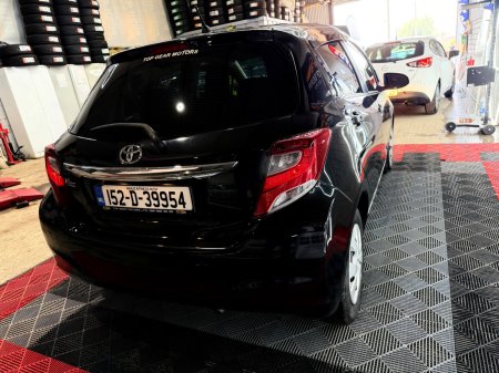 2014 Toyota Vitz - photo 10