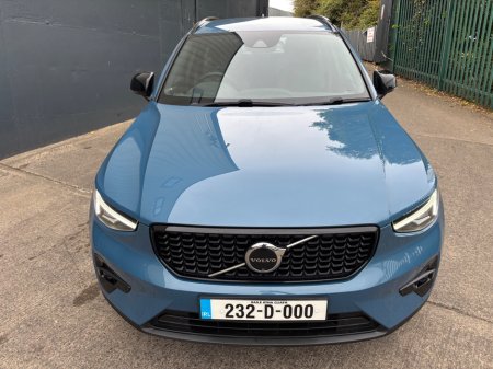 2023 Volvo XC40 - photo 2