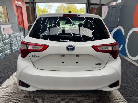 2019 Toyota Vitz - photo 4