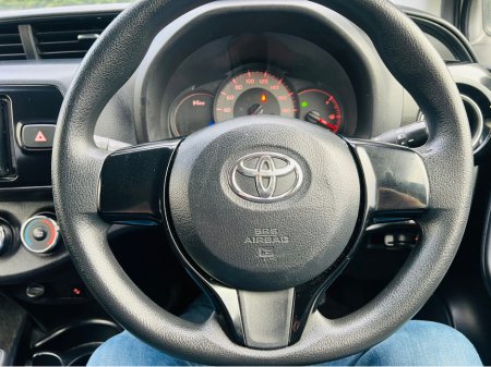 2020 Toyota Vitz - photo 17