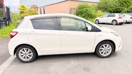 2019 Toyota Vitz - photo 7