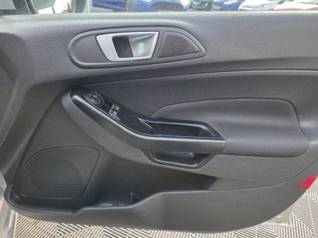 2016 Ford Fiesta - photo 17