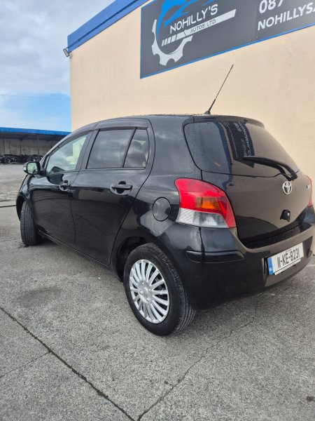 2011 Toyota Vitz - photo 6